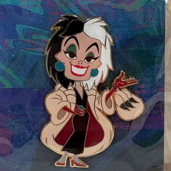 Disney Villain 101 Dalmatians Cruella de Vil Cute Collectible Pin Enamel Pin NWT - Picture 1 of 4